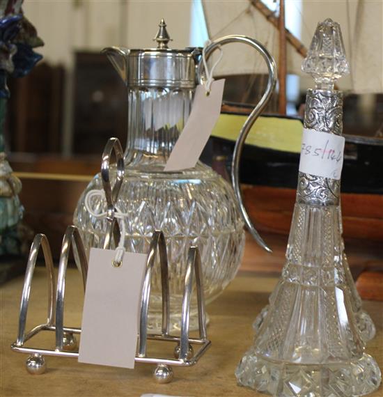 Plated mounted claret jug, toast rack, 2 silver mounted scent bottles and stoppers